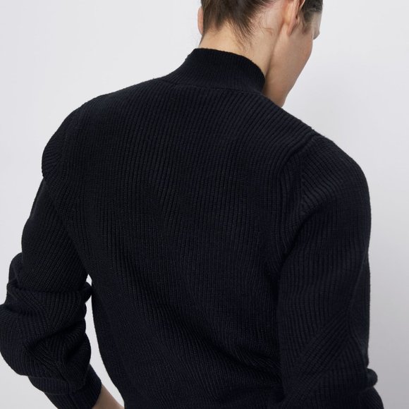 Zara mock neck sweater black S, but fits like an XS. - Picture 5 of 9